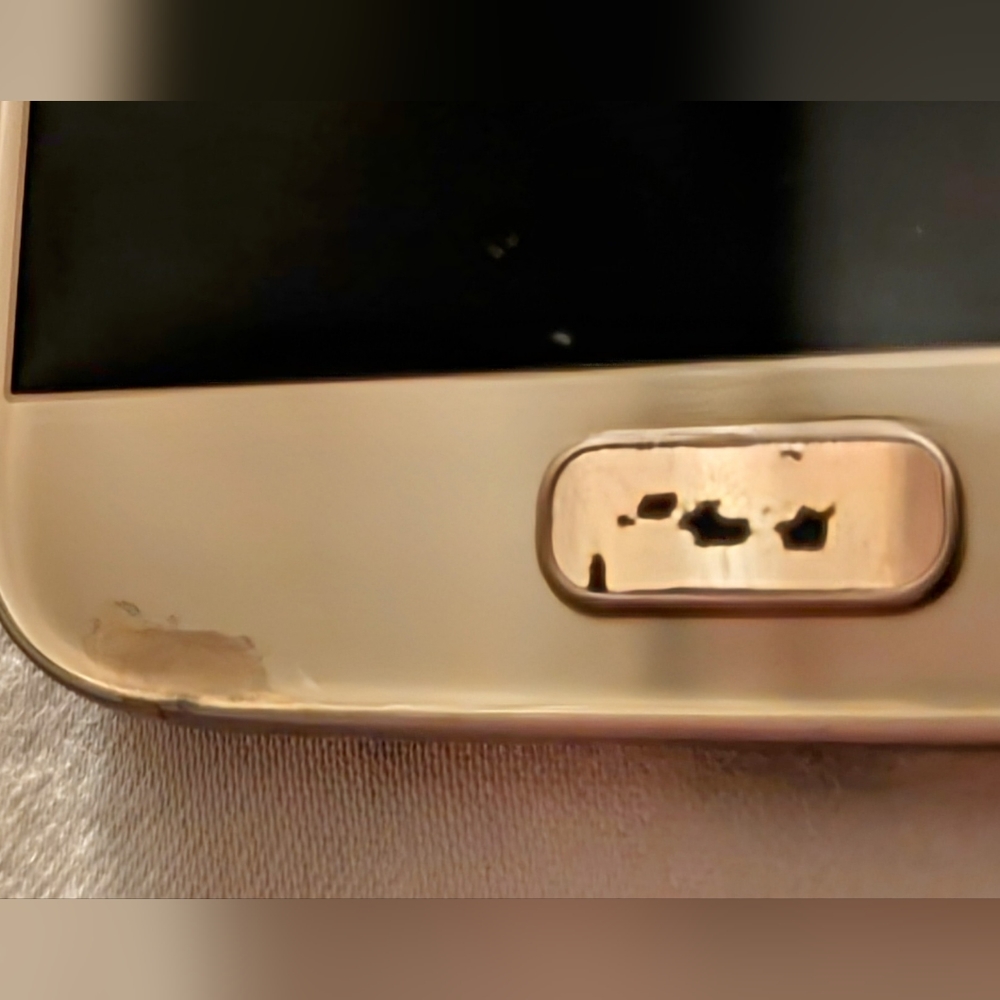 Samsung Galaxy S7 Gold, USED w/ Luxury Case - Picture 4 of 4